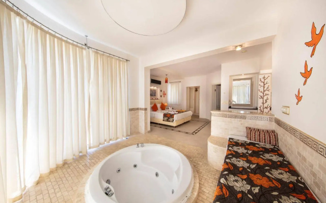 Golden Life Heights Deluxe Suite  - Adults Only