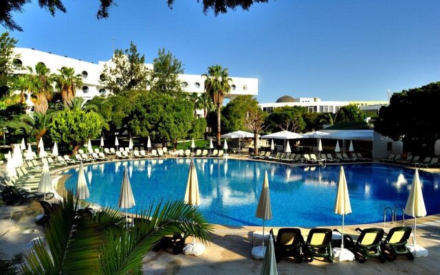 Maritim Hotel Saray Regency