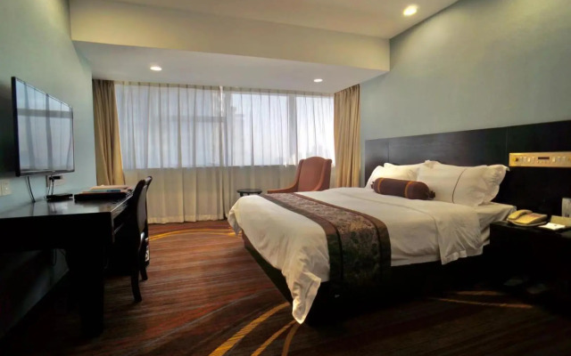 Skyline Plaza Hotel