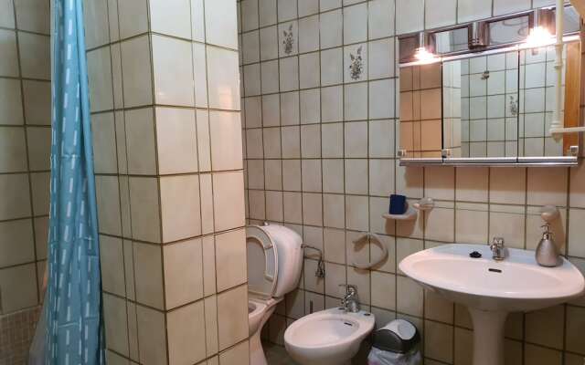 Budget Rooms at Jumbo (15 minutes walk)