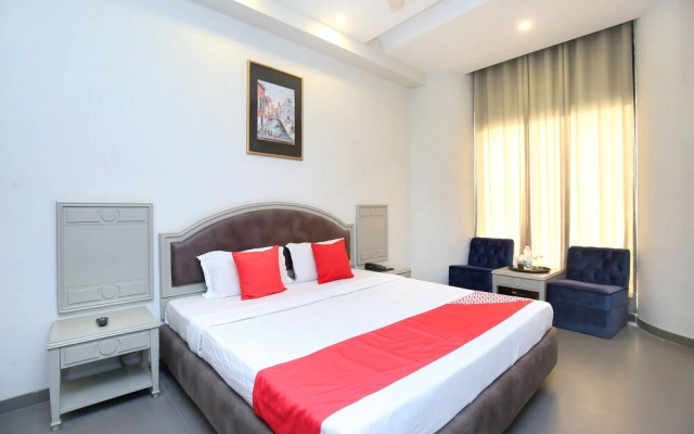 OYO 23498 Hotel Jane Royale