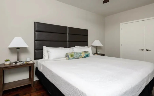 Bold CozySuites w/pool, gym, roof 8