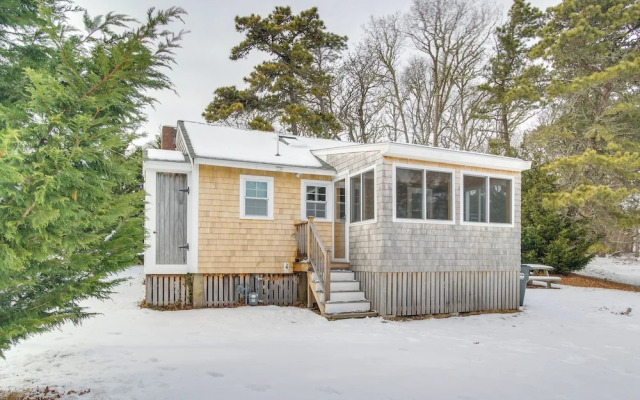 Walk to Beach: South Chatham Home