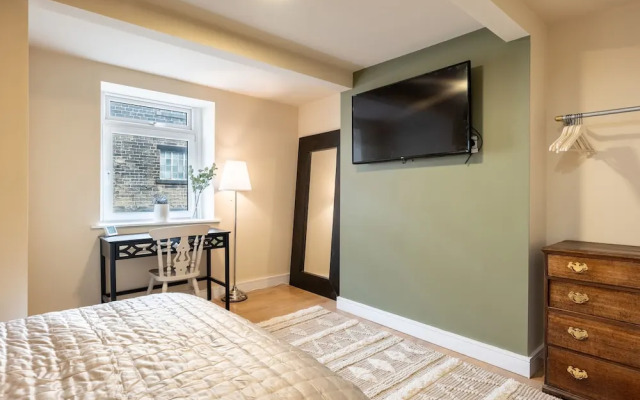 8 Booth Court