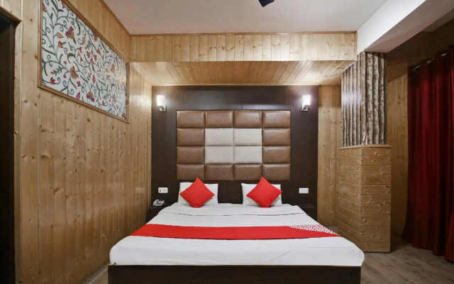 OYO 18872 Hotel Azad