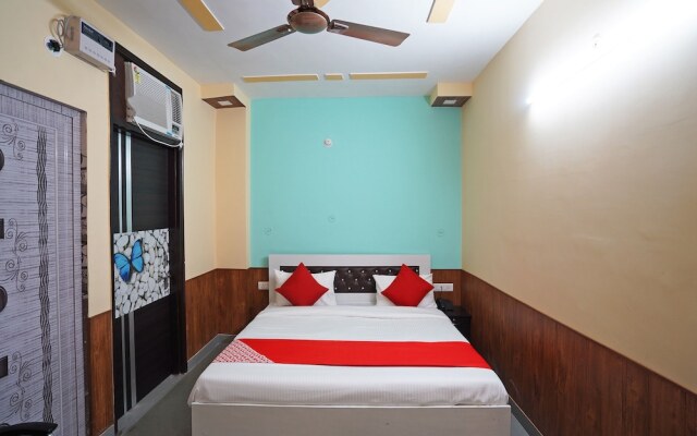 OYO 46922 Qlark White Palace