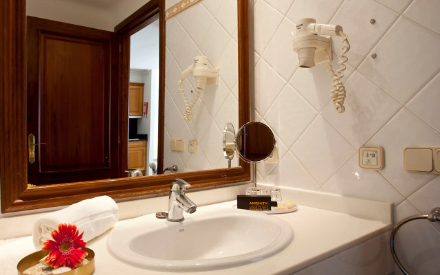 Apartments Galeon Suites