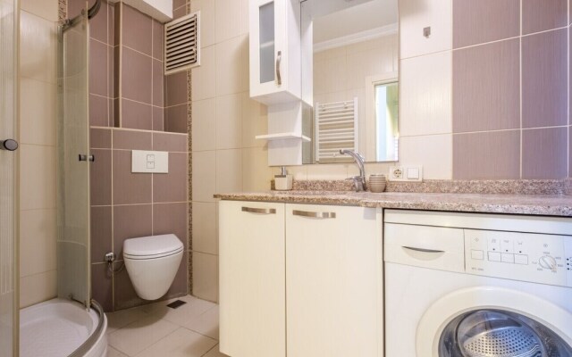 Central and Cozy Flat in Sisli