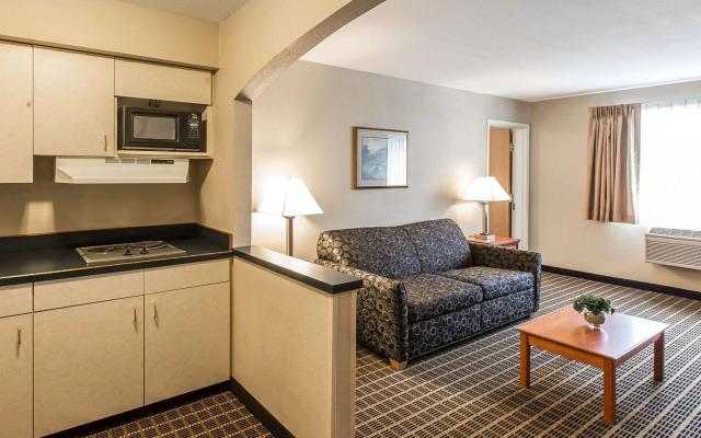 Quality Inn & Suites On the River