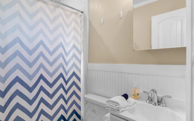 2 bedroom, Mockingbird Lane