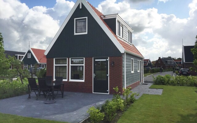 Holiday home built in Zaanse style, 15 km. from Alkmaar