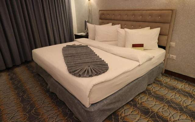 Larsa Hotel