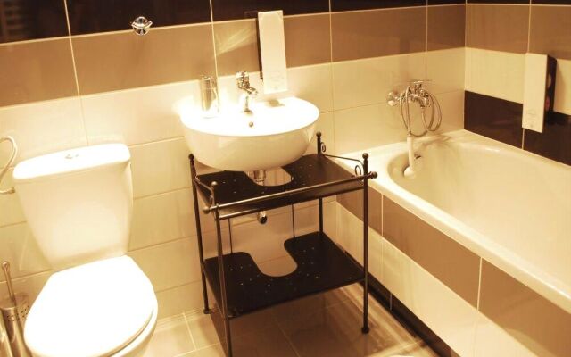 Hotel Black & White