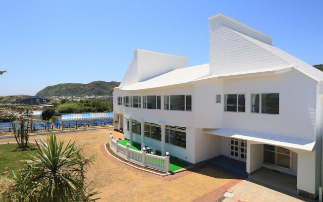 Marine Blue where you can stay with dogs