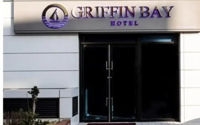 Griffin Bay Hotel