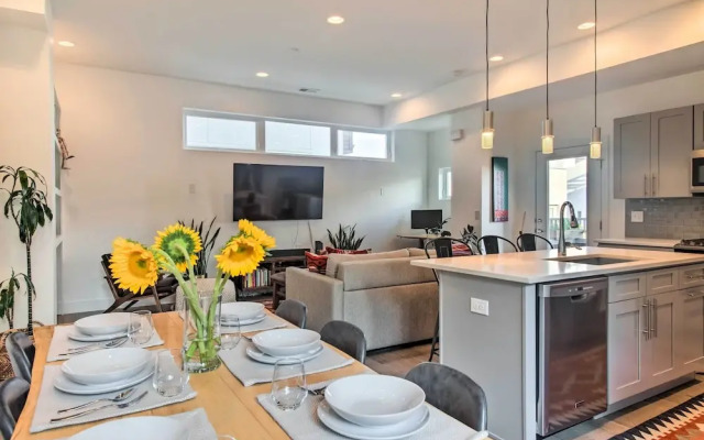 Modern Denver Townhome w/ Rooftop Terrace!