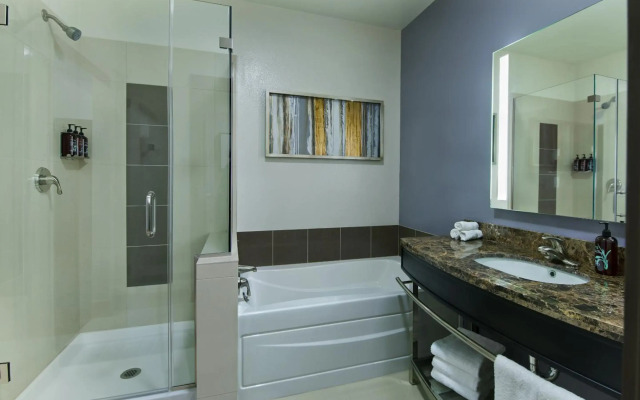 Oxford Suites Sonoma County