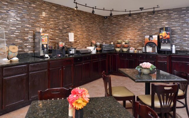 Douglas Inn And Suites