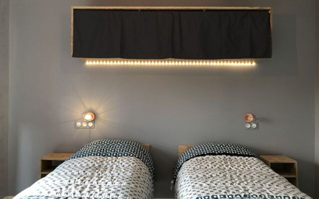 Share And Cheers Hostel