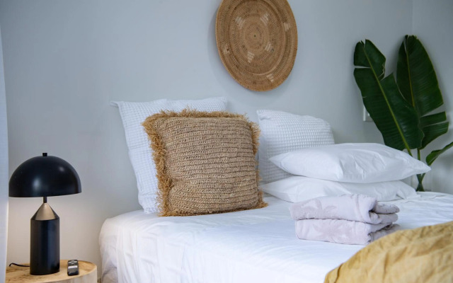 Three B Airlie 2 bedroom unit Seaviews & Pool