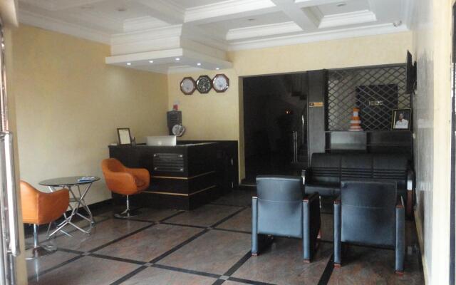Caesar's Court Hotel and Suites