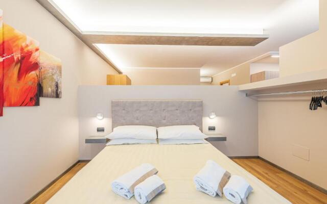 Room 176, Alba town