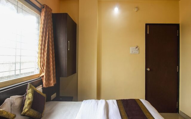 OYO 12355 Hotel New Jagdamba Lodging