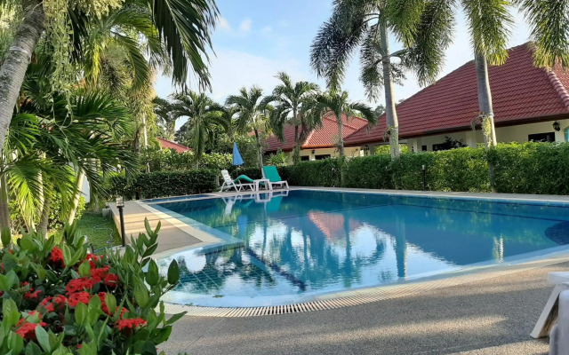 Smile House & Pool