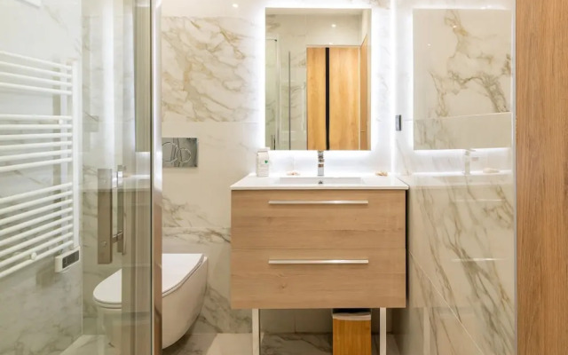 Large Studio Apartment With Terrace and sea View