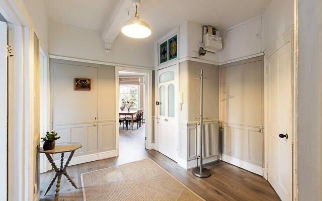 Park View Apartment in Battersea