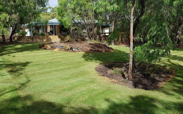 Yallingup pet friendly Bush retreat