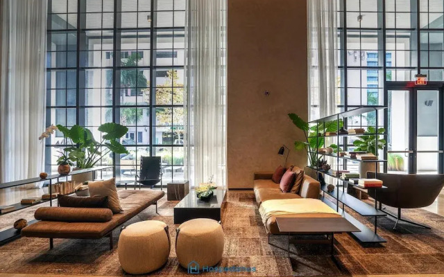 Apartment in New Luxury Condo Downtown