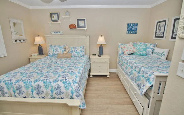 Sea Coast Gardens III 105