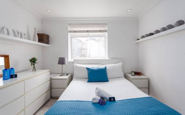 Stylish Manor Park Nest - AWX