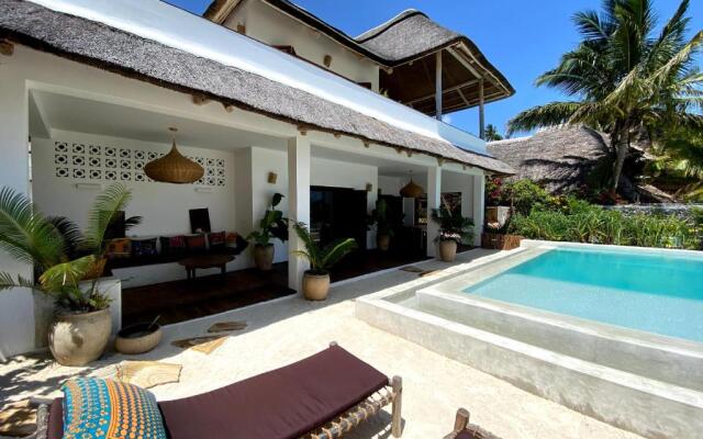 Joya' Beach Suites & Villa