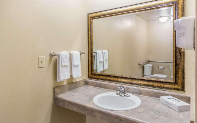 Quality Inn & Suites Green Bay Downtown