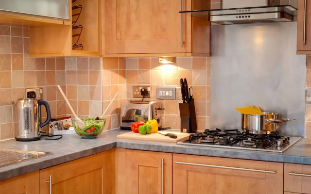 Base Serviced Apartments - The Docks