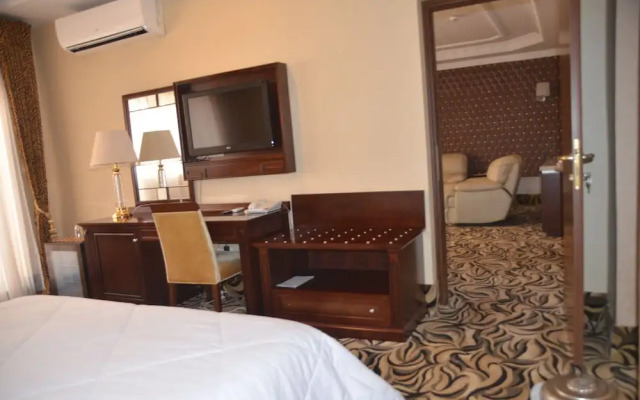 Royal Beach Hotel