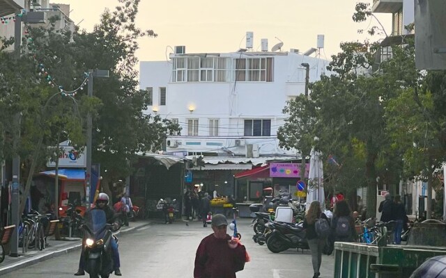 Ha-Carmel Market Apartment