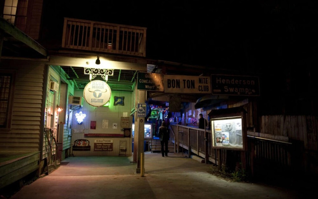 Blue Moon Guest House and Saloon