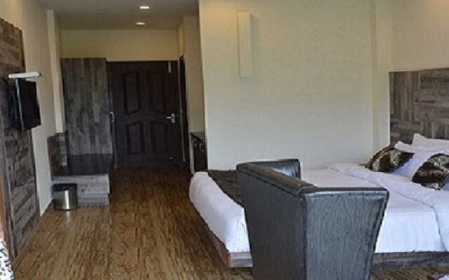 Hotel Seven Oaks