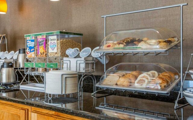 Comfort Suites Visalia Convention Center