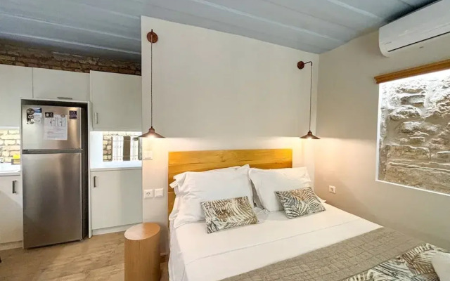Kukuvayia s Nest-centre Old Town Corfu