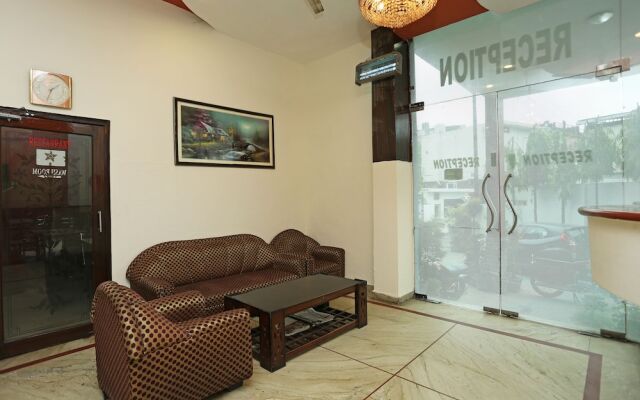 Capital O 9905 Hotel Doon Star