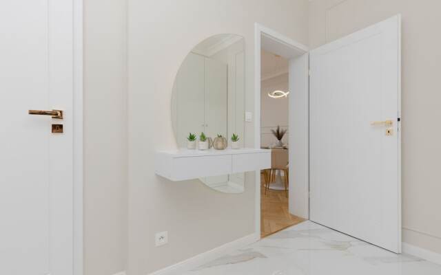 Bitwy Warszawskiej Apartment by Renters