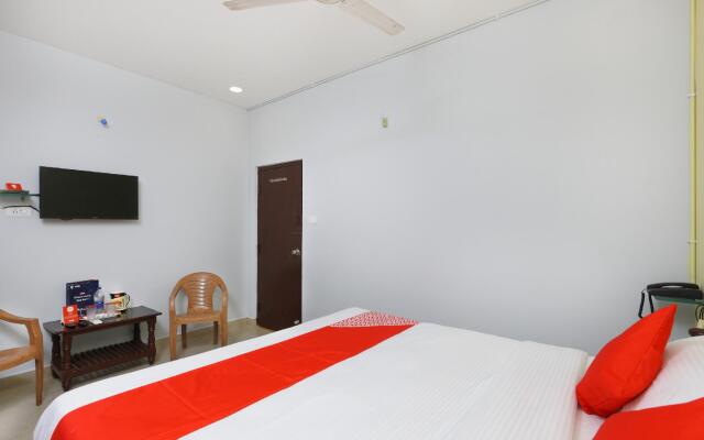 OYO 12765 Hotel Golden Rooms
