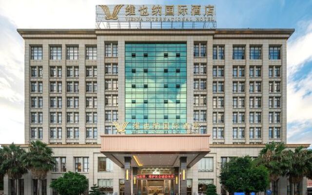 Vienna International Hotel (Baoshan High-speed Railway Station Wuyue Plaza)