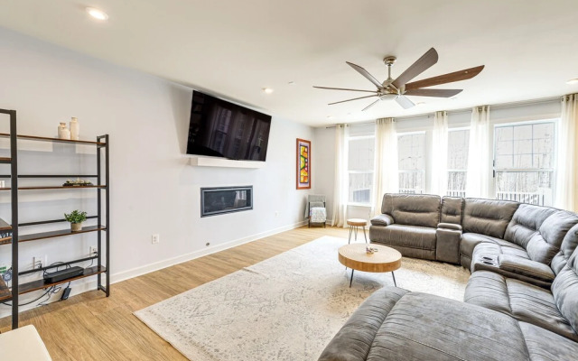 Lakefront Fredericksburg Home w/ Deck + Fire Pits!