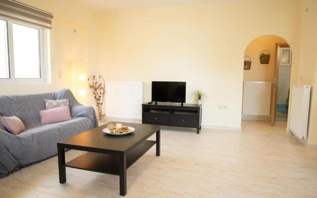 Relaxing family house with garden in Avra, Rafina