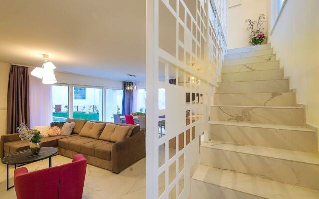 Luxurious Villa in Kaštel Gomilica With Pool